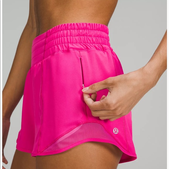 LAST CHANCE Lululemon Hotty Hot High-Rise Lined 2.5” Short - Picture 4 of 5